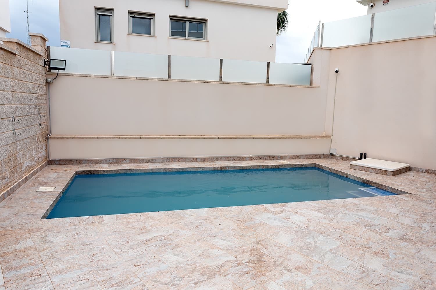 Villa Duero pool and terrace for a Costa Blanca stay in Villamartin